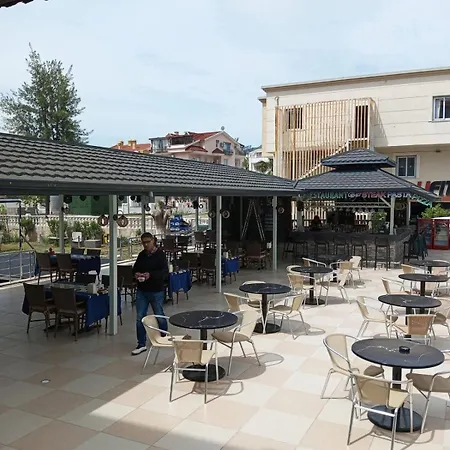 Amphi Apartahotel 3*