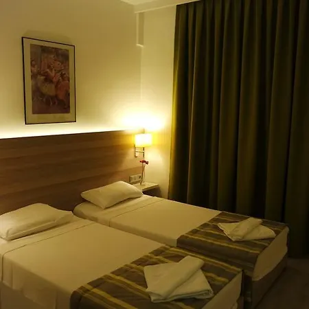 Amphi Apartahotel 3*